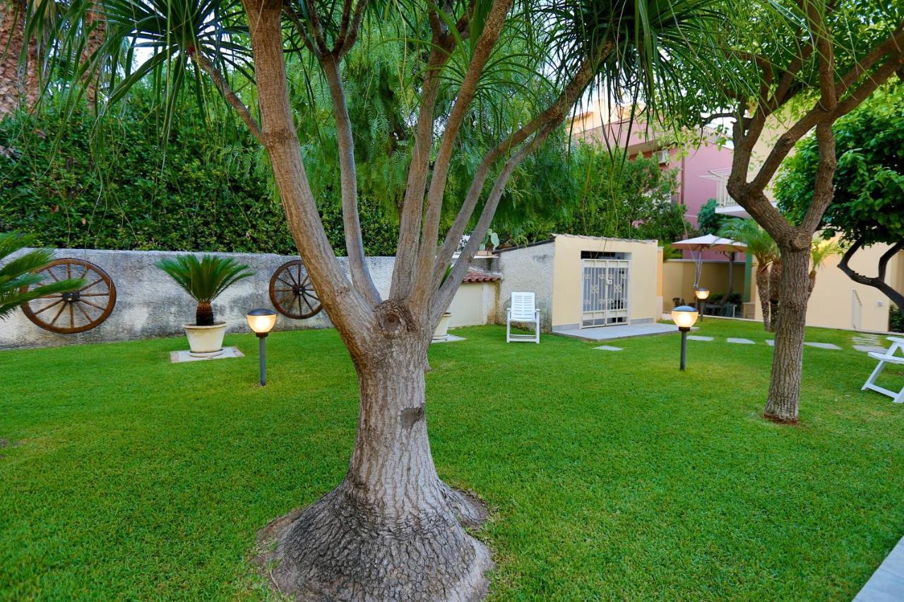 Re Sole La Dependance - Casa Vacanza M E R C U R I O Авола Екстер'єр фото